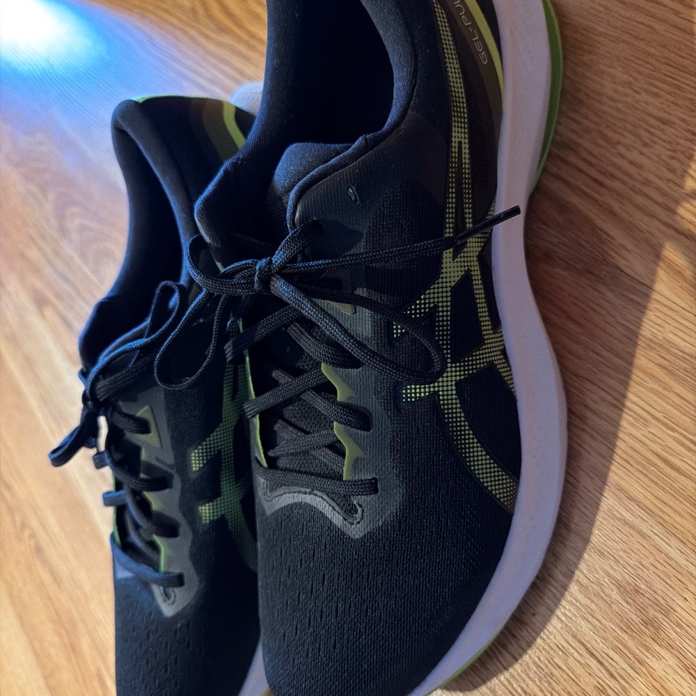 Men’s Asics athletic shoes - Picture 3 of 3